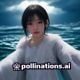 资深动漫评论人王浩然的照片，男性，书房背景，书架清晰可见